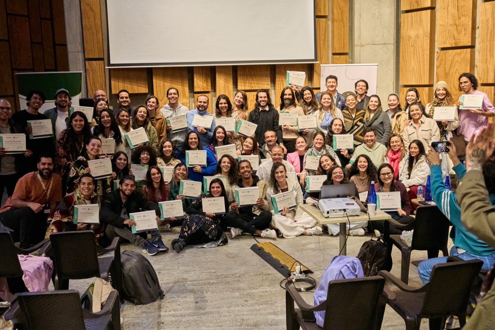Graduaci&oacute;n de la cohorte 2025 del Diplomado Psicod&eacute;licos y Salud